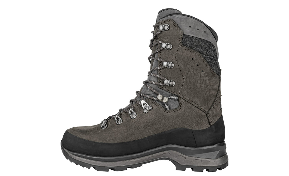 Lowa Tibet Evo GTX Hi, en hög känga i läder med Vibram-sula, i profil