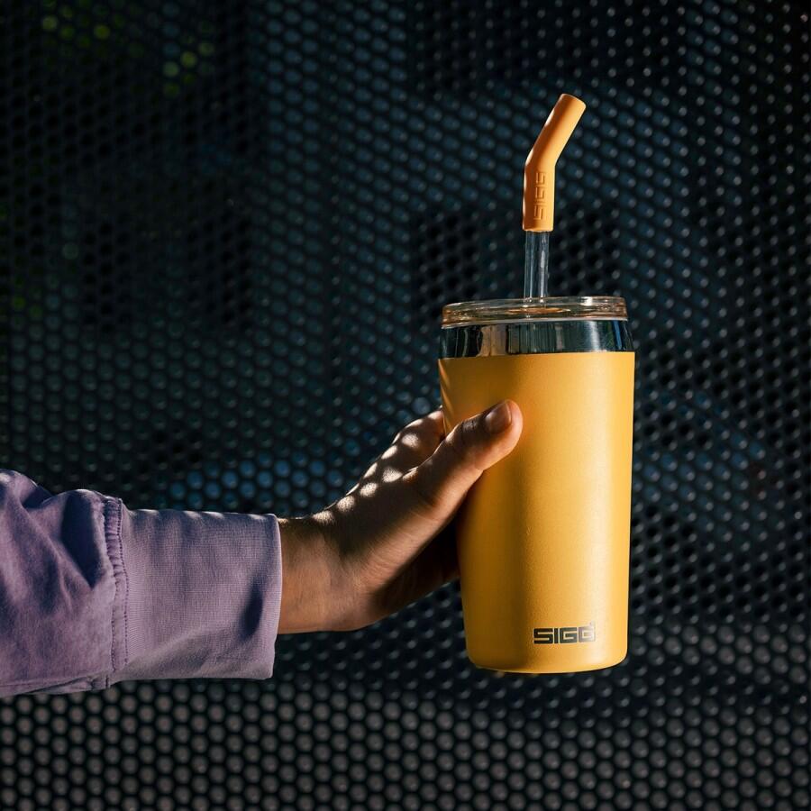 SIGG Helia Travel Mug orange 0,45 L termosmugg med glassugrör