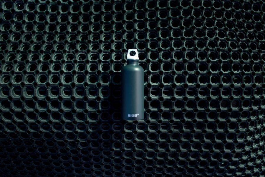 SIGG Traveller mörkblå 1,0 L aluminiumflaska